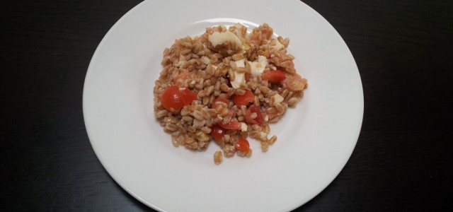 Sono sempre alla ricerca di primi piatti freddi, gustosi e leggeri da poter preparare per il pranzo in ufficio del mio compagno o per i weekend estivi. Il piatto che...
