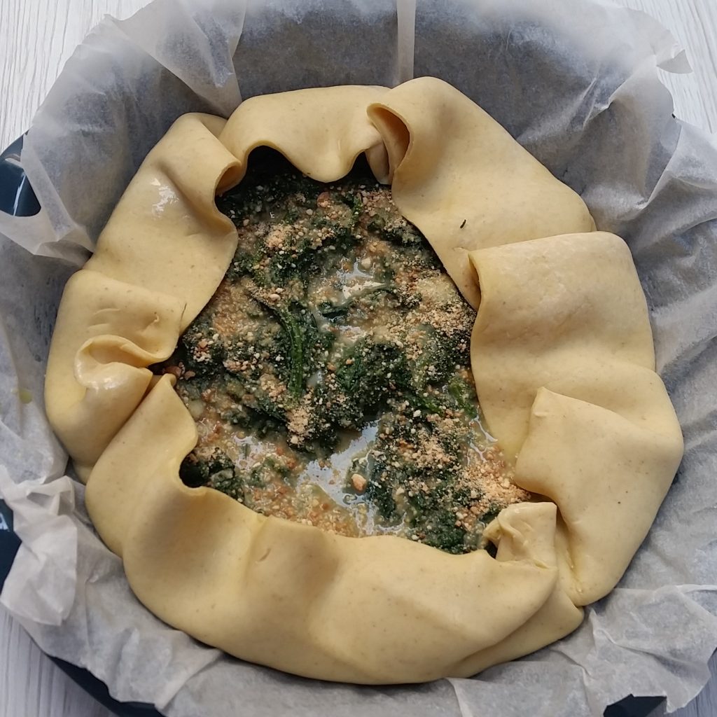 preparazione torta salata spinaci e formaggi