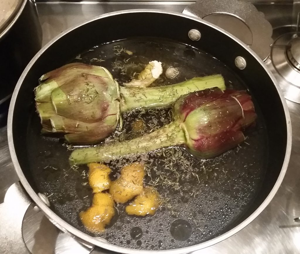 Carciofi stufati con timo e arancia preparazione