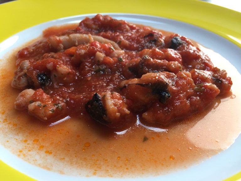 Polipetti in padella al sugo