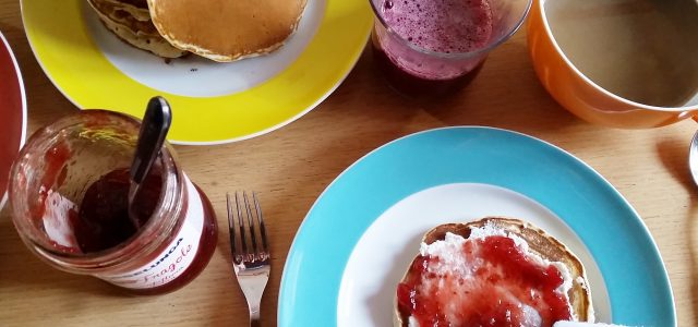 La ricetta di oggi è perfetta per preparare una colazione sana o un bel brunch domenicale e si tratta di pancake vegani. Rispetto alla ricetta con uova, questa è molto […]